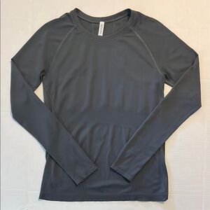Athleta Performance Top Womens Size M Gray Momentum Seamless Fitted Workout Gym